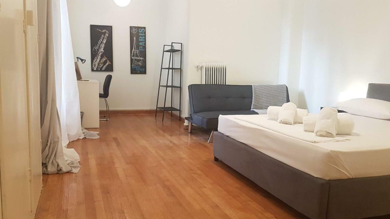 Violet Errathens - Center, 7 Bd, 3 Bath *