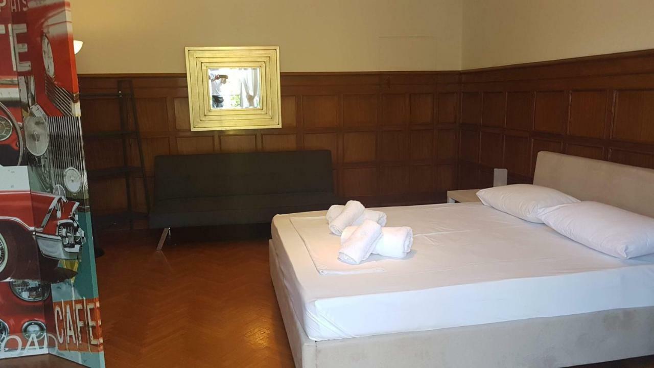 Apartment Violet Errathens - Center, 7 Bd, 3 Bath