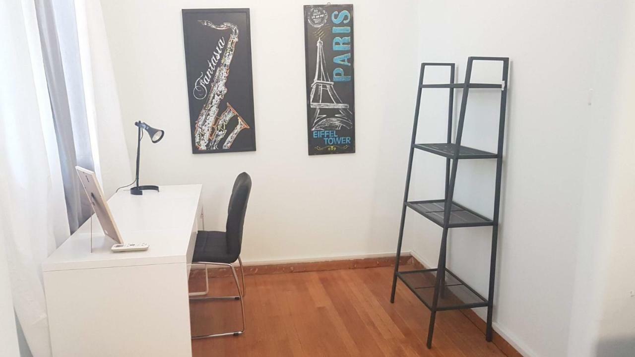 Apartment Violet Errathens - Center, 7 Bd, 3 Bath *