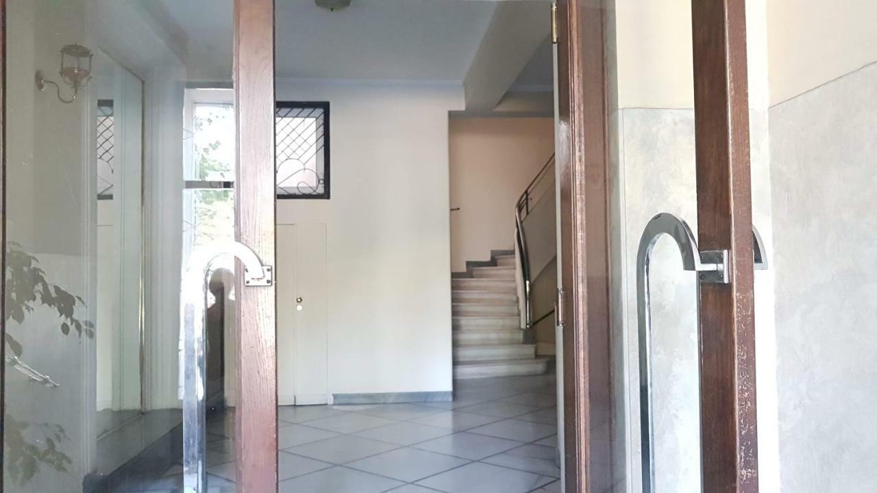 Violet Errathens - Center, 7 Bd, 3 Bath Apartment Athens
