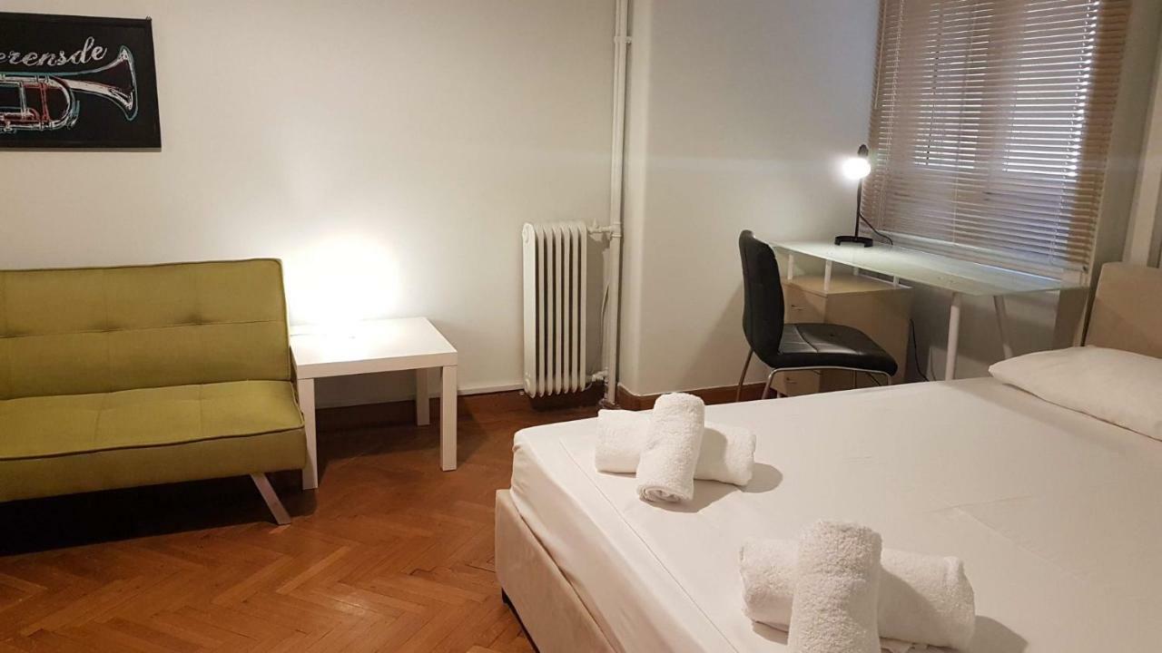 Violet Errathens - Center, 7 Bd, 3 Bath Apartmán