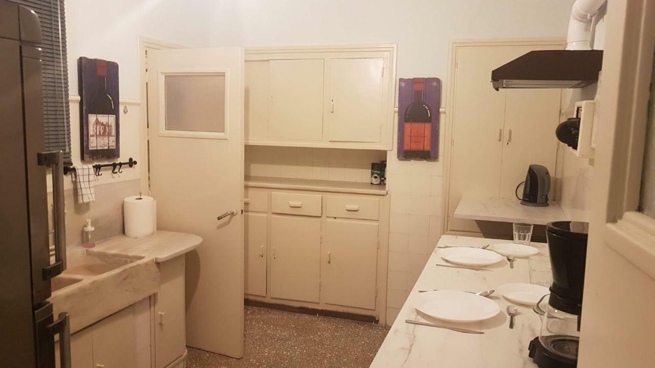 Violet Errathens - Center, 7 Bd, 3 Bath