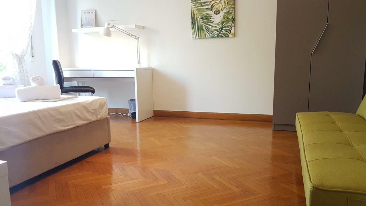 Violet Errathens - Center, 7 Bd, 3 Bath