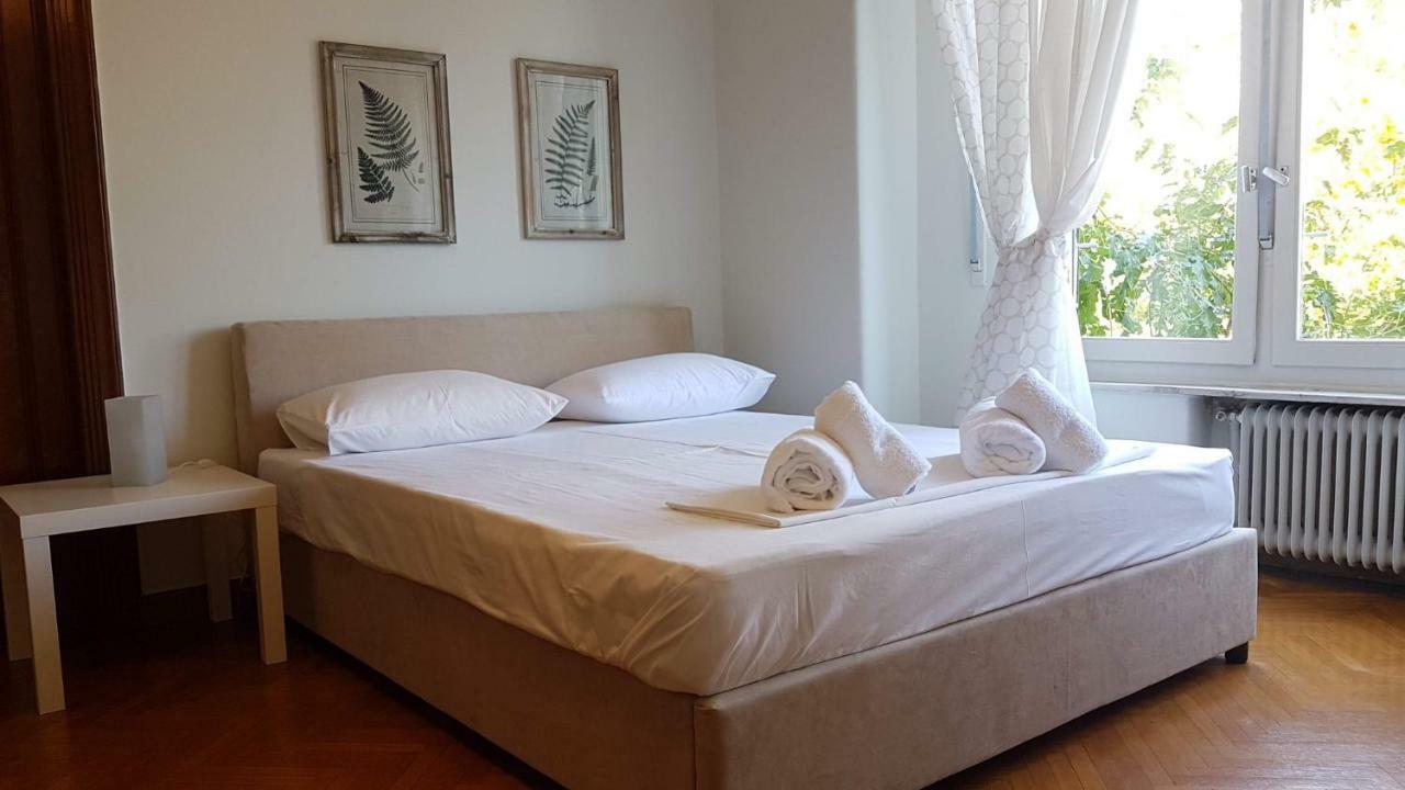 Violet Errathens - Center, 7 Bd, 3 Bath Apartment Athens