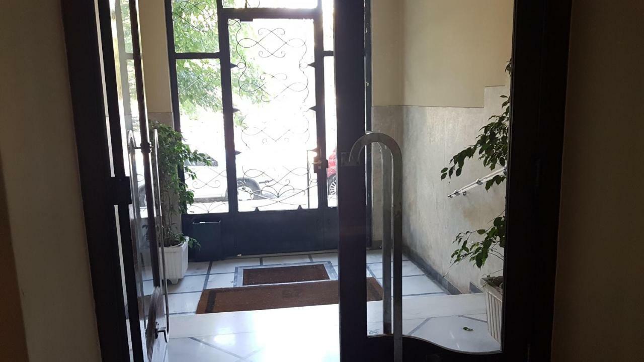 Violet Errathens - Center, 7 Bd, 3 Bath Apartment Athens
