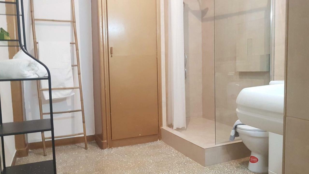 Apartment Violet Errathens - Center, 7 Bd, 3 Bath