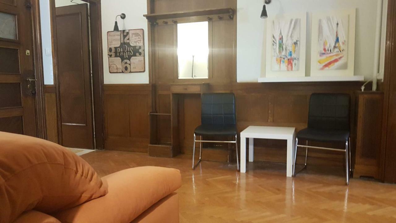 Violet Errathens - Center, 7 Bd, 3 Bath Apartment