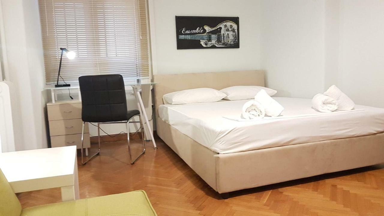 Violet Errathens - Center, 7 Bd, 3 Bath * Athens