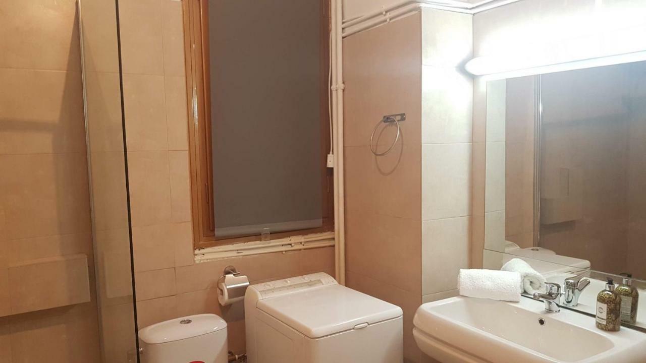 Violet Errathens - Center, 7 Bd, 3 Bath *