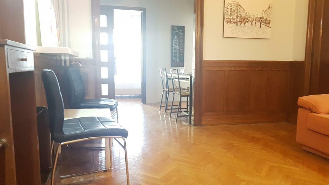 Violet Errathens - Center, 7 Bd, 3 Bath Διαμέρισμα